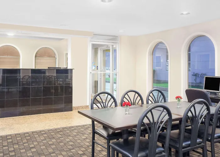 Super 8 By Wyndham Morton Grove/chicago 2* Morton Grove