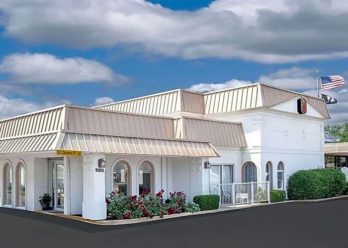 Super 8 By Wyndham Morton Grove/chicago